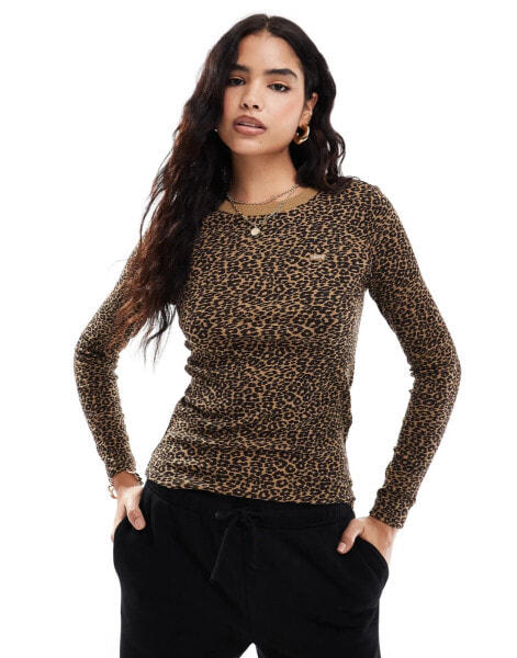 Levi's batwing logo cheetah print long sleeve t-shirt in brown