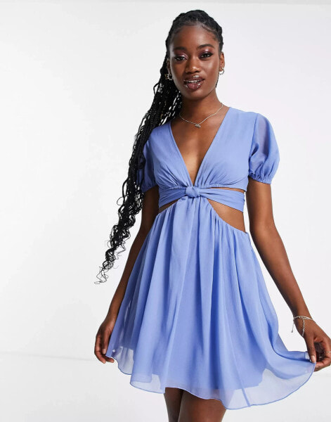 ASOS DESIGN – Weiches, gestuftes Minikleid in Blau mit Taillenband