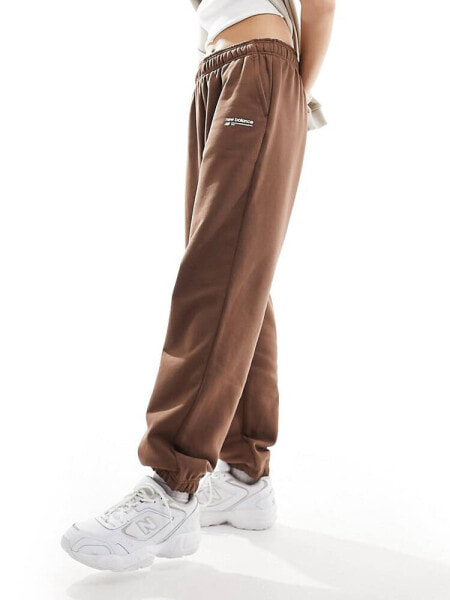 New Balance Linear heritage brushed back fleece sweatpant in brown