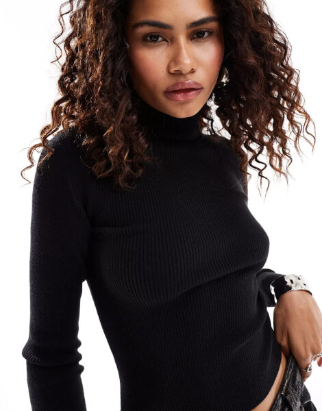 Urban Revivo ribbed roll neck in black