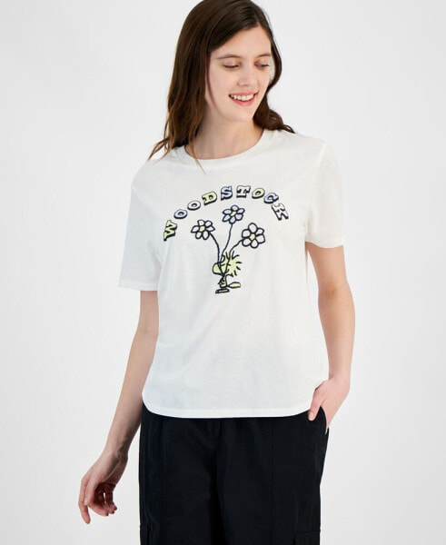 Juniors' Peanuts Woodstock Bouquet Crewneck Tee