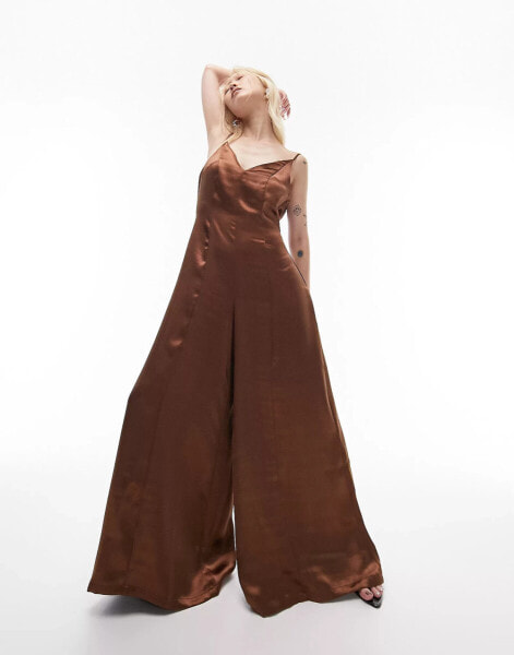 Topshop Petite – Satin-Jumpsuit in Schokobraun mit Riemchenträgern und weitem Bein