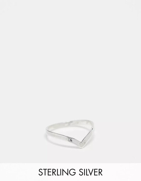 Kingsley Ryan 2mm v band ring in sterling silver