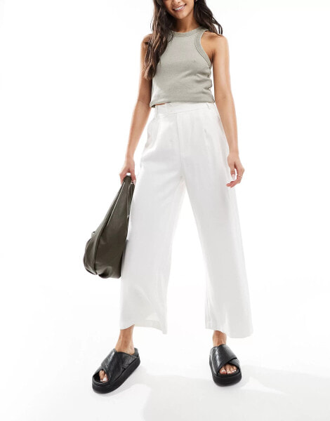 Stradivarius linen look culotte in white