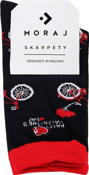 Geschenksocken zum Valentinstag Ein Paar rot und schwarz mit Fahrrädern