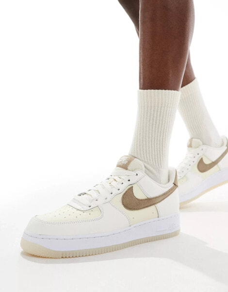 Nike Air Force 1 '07 men's trainers in ivory and grey