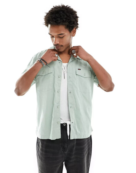 Lee short sleeve chetopa cotton twill revere collar shirt in light green