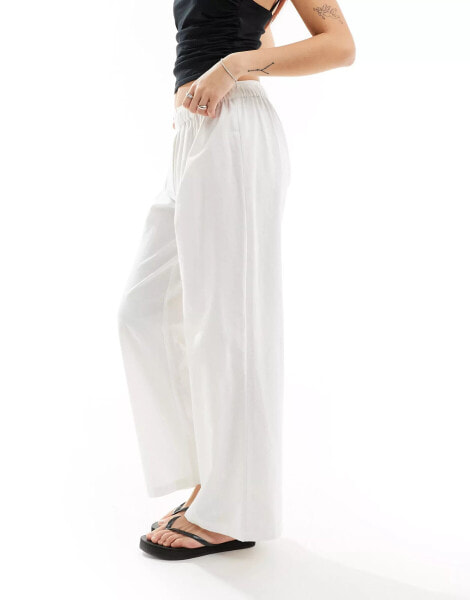 COLLUSION beach linen straight leg boxer trouser in white