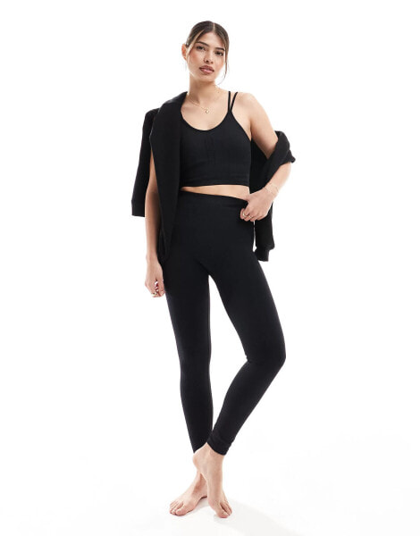 Born Living Yoga – India – Nahtlose Leggings in Schwarz