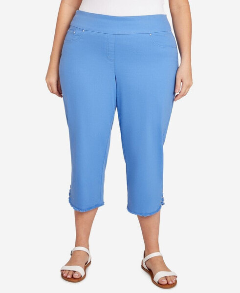 Plus Size Pull-On Stretch Denim Lace Hem Capri Pants