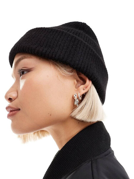 Monki ribbed beanie hat in black