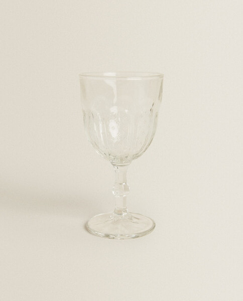 Raised design wine glass