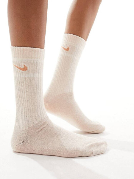 Nike 1 pack essentials crew sock in beige