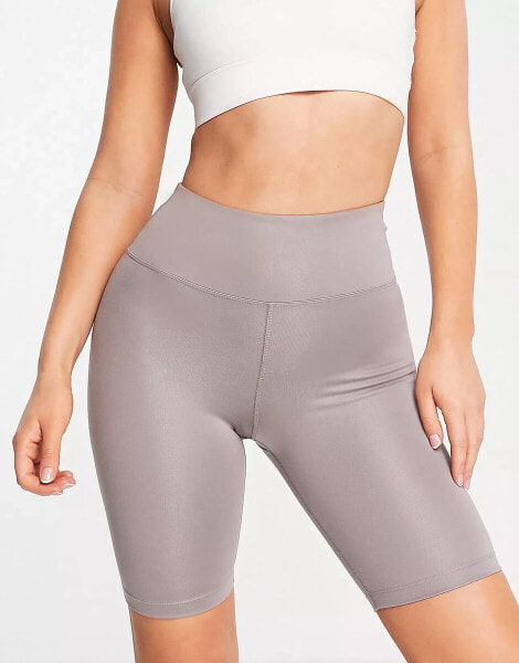 ASOS 4505 – Icon – Knapp sitzende, Po-formende kurze Leggings mit Markenlogo, 20 cm Schrittlänge