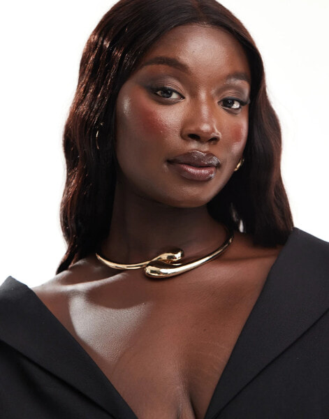 ASOS DESIGN Curve torque choker with interlocking teardrop design in gold tone