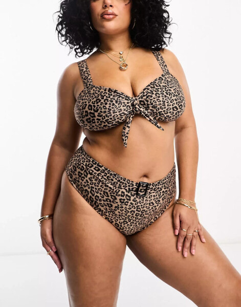 Brave Soul Plus – Bikinihose in Braun mit Leopardenmuster und Gürtel