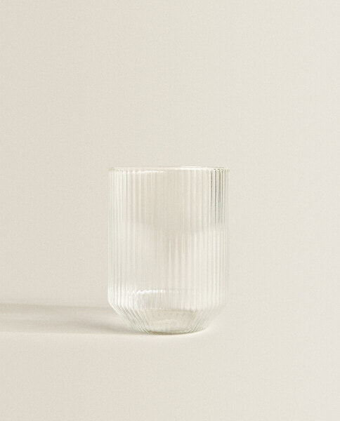 Borosilicate glass tumbler with raised lines