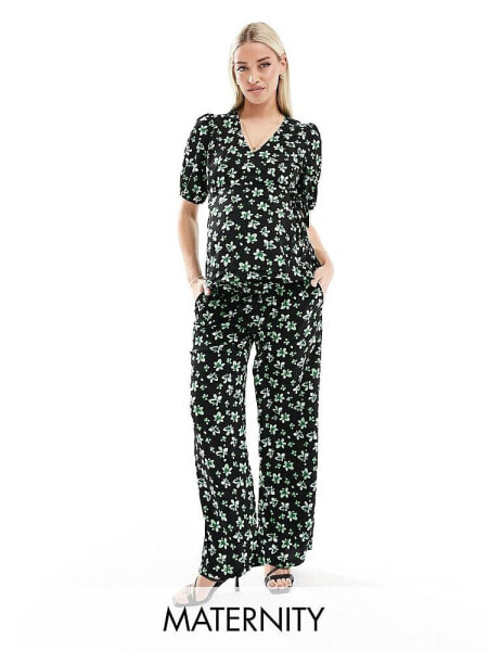 Mamalicious Maternity relaxed under the bump trouser co-ord in palm flower print