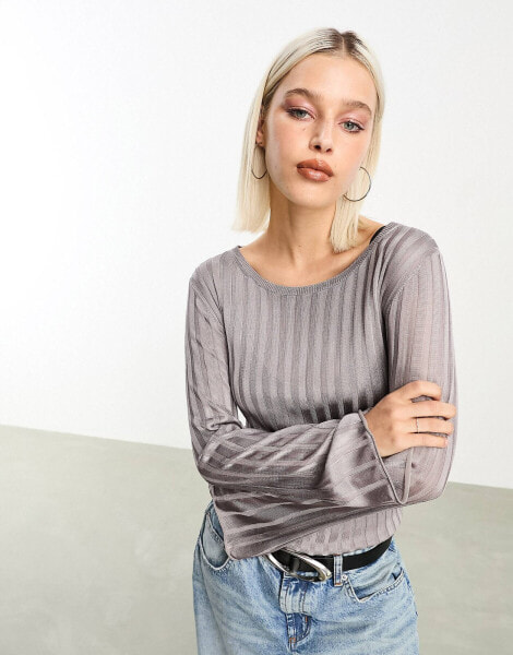 Weekday – Enora – Gerippter, transparenter Strickpullover in Grau