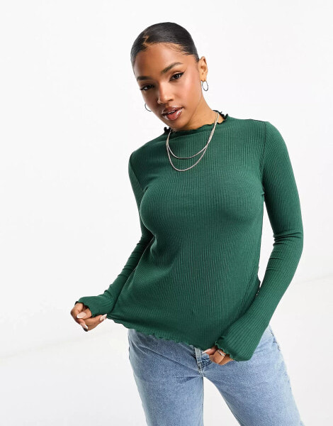 Pieces lettuce hem long sleeve top in green