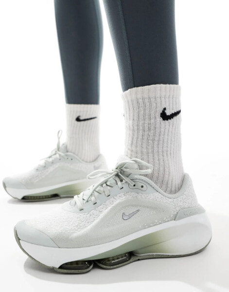 Nike Training Versair trainers in light grey