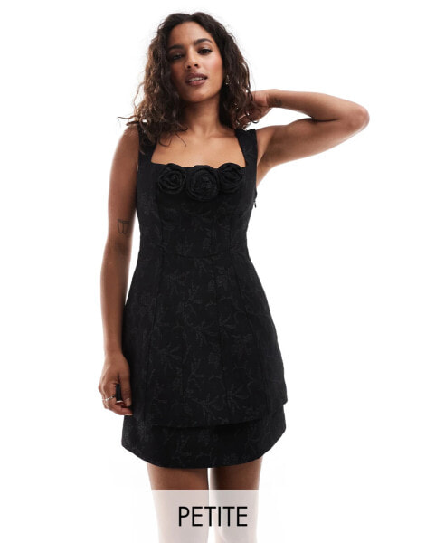 Forever New Petite – Doppellagiges Jacquard-Minikleid in Schwarz