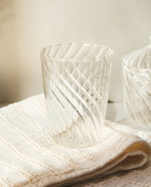 Wavy toothbrush holder