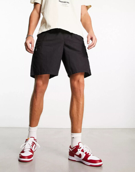 New Look zip pocket cargo shorts in black