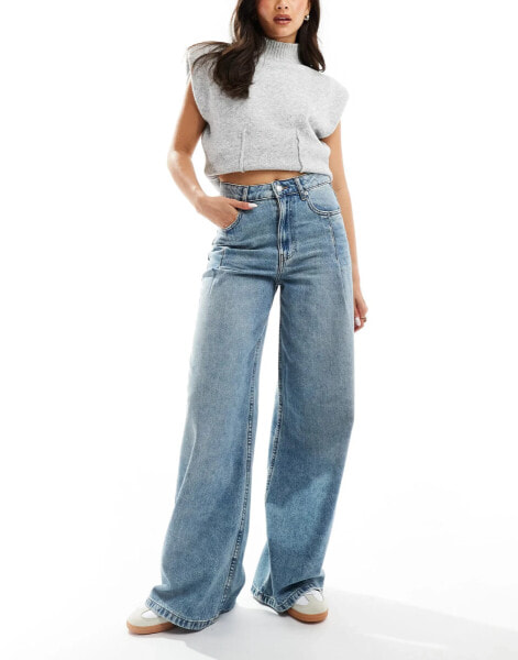 ASOS DESIGN wide leg jean with pleat detail in lightwash