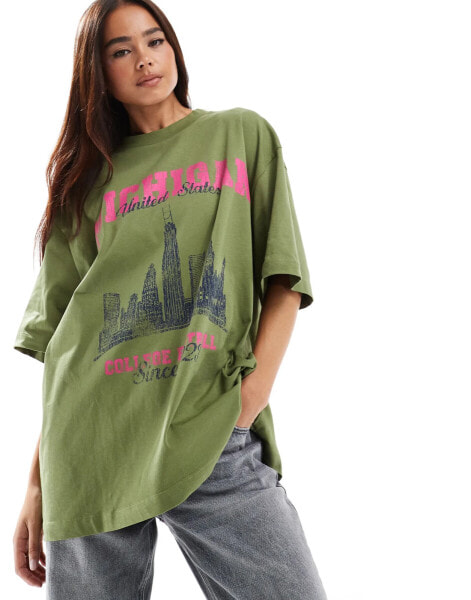 ASOS DESIGN – Oversize-T-Shirt in Khaki mit „Michigan“-Grafik