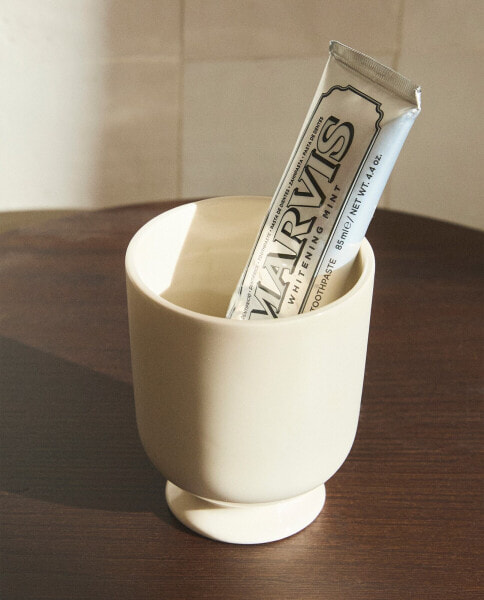 Ceramic toothbrush holder