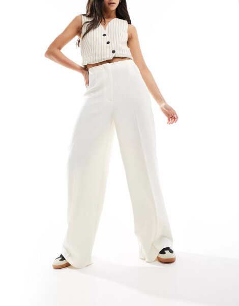 Pimkie tailored straight leg trouser in ecru