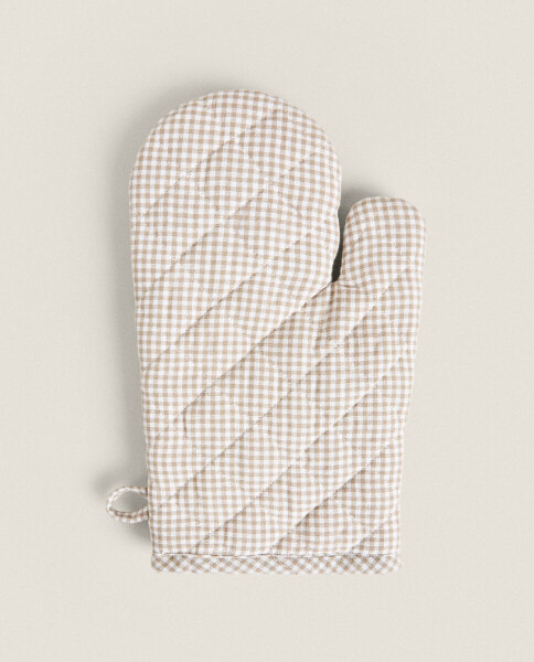 Gingham oven glove