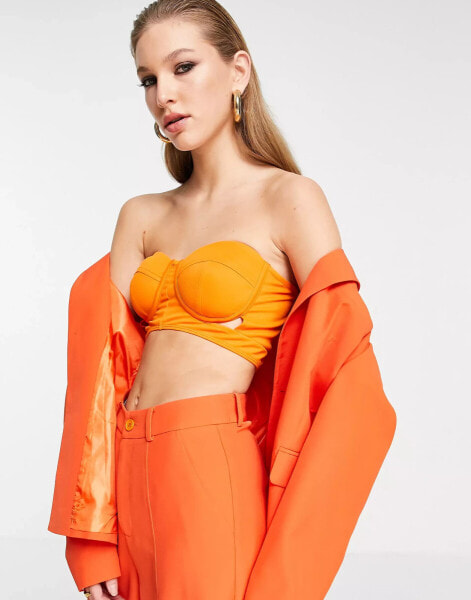 Extro & Vert – Bustier in Orangerot mit Zierausschnitten