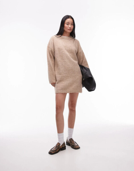 Topshop – Flauschiges Oversize-Strickkleid in Hellbeige mit Rundhalsausschnitt