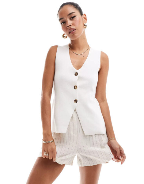 Threadbare knitted waistcoat in white