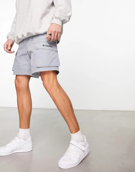 Columbia – Doverwood – Utility-Shorts in Grau mit Knitterstruktur, exklusiv bei ASOS