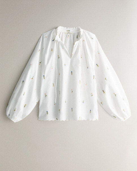 Shirt with floral embroidery