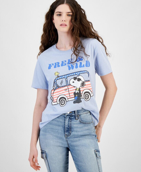 Juniors' Snoopy Free And Wild Graphic T-Shirt