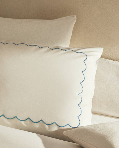 Scalloped pillowcase