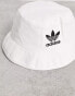 adidas Originals adicolor bucket hat in white