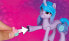 Figurka Hasbro Zestaw figurek My Little Pony Izzy i przyjęcie w ogrodzie