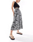 New Look cropped patterned trousers in black