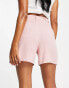 ASOS DESIGN Hourglass – Drapierte Dad-Shorts in Rosa