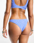 Weekday – Sand – Bikinislip in Blau mit hawaiianischem Jacquard-Blumenmuster, exklusiv bei ASOS