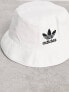 adidas Originals adicolor bucket hat in white