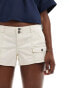 Hollister low rise cargo short in cream