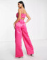 Collective The Label Petite Exclusive – Valentines – Jumpsuit in Rosa mit verziertem Herz-Design und weitem Bein