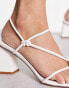 Glamorous – Sandalen in Weiß mit mittelhohem Absatz und Zierknoten