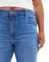 Wrangler Plus straight leg jean in mid blue